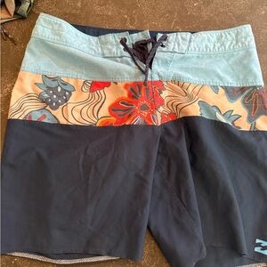Billabong men’s board shorts size 33 great condition